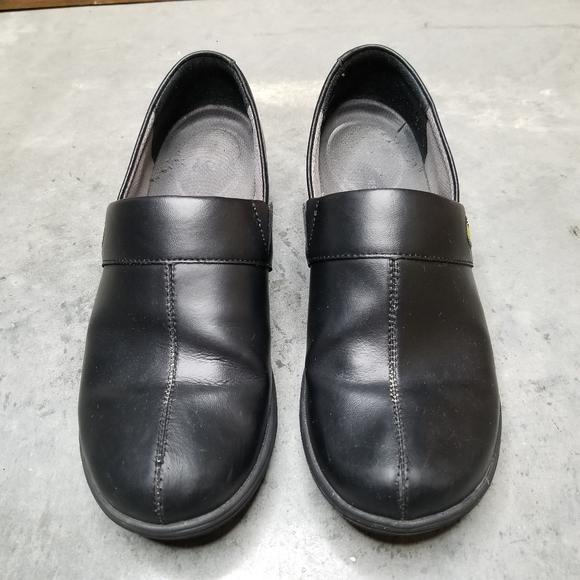 Work Wonders by Dansko Shoes | Work Wonders By Dankso Black Clogs Nursing | Poshmark